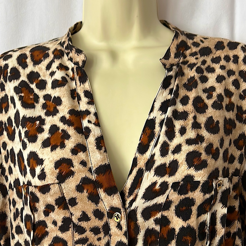 Zara Sexy Leopard Spots Button Front Blouse **Size M** 🔥🔥🐆 - Picture 3 of 4